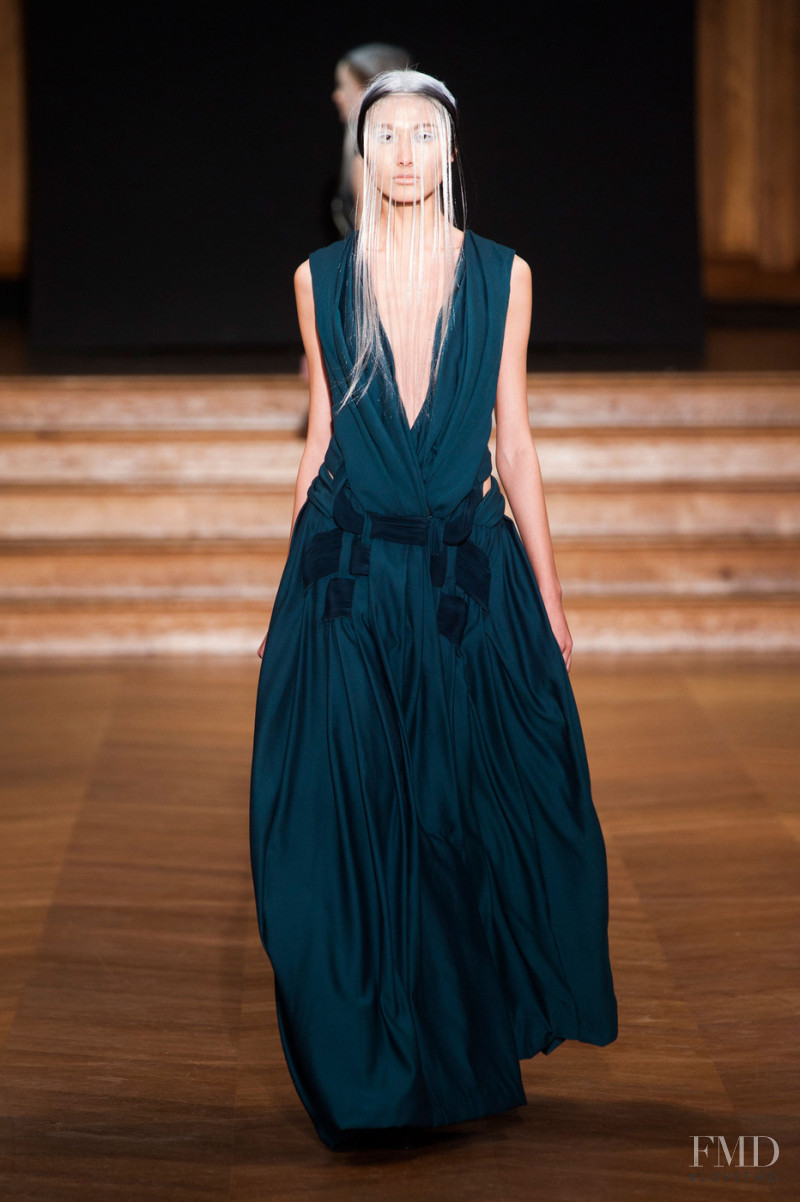 Yiqing Yin fashion show for Spring/Summer 2013