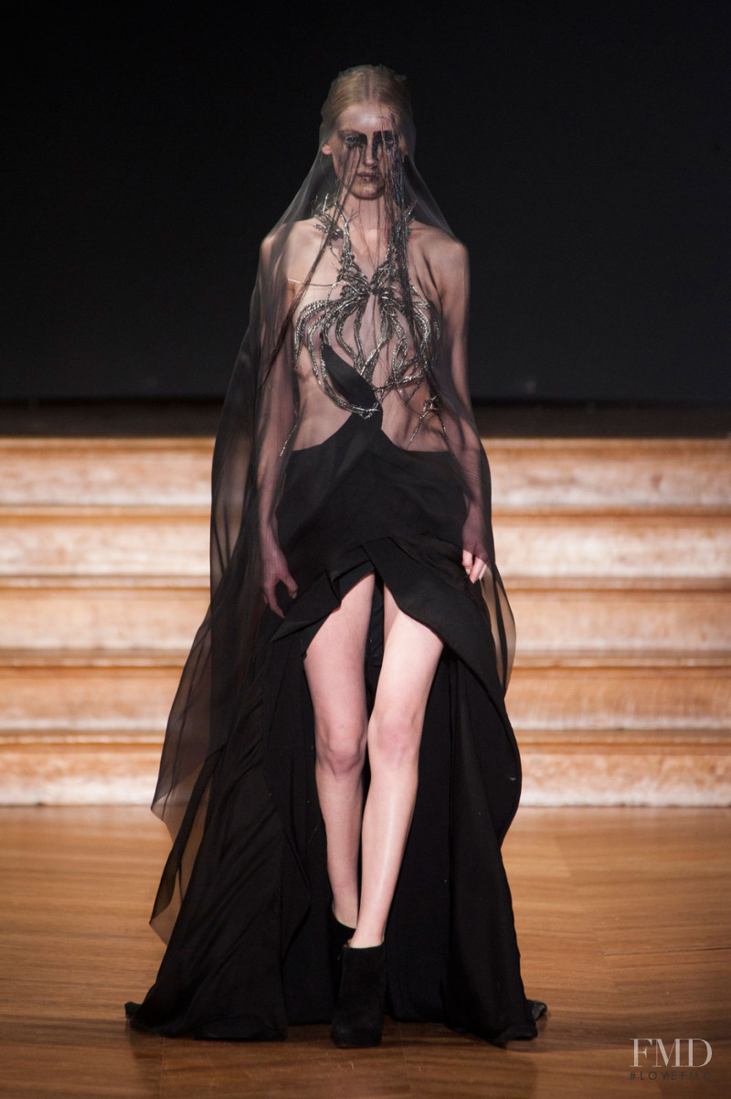 Yiqing Yin fashion show for Spring/Summer 2013
