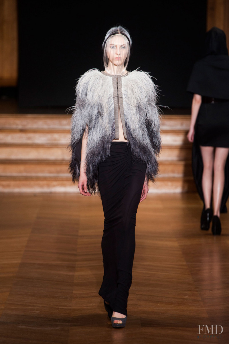 Yiqing Yin fashion show for Spring/Summer 2013