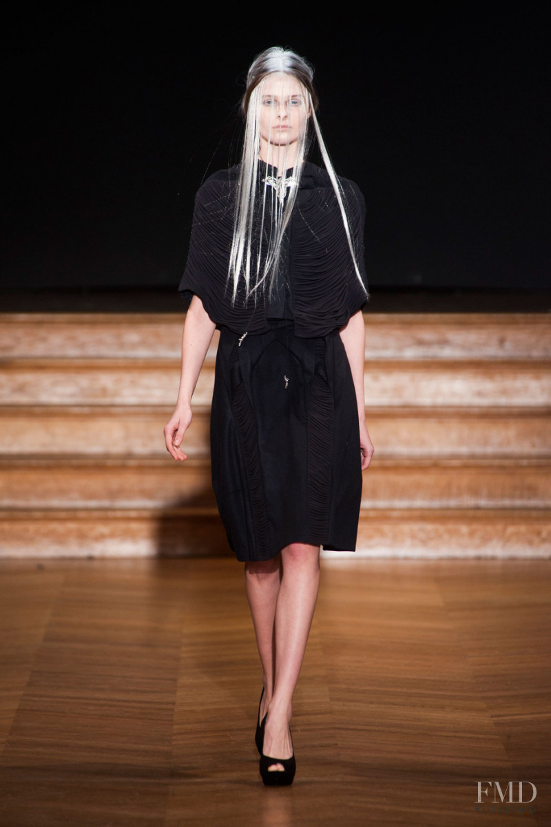 Yiqing Yin fashion show for Spring/Summer 2013