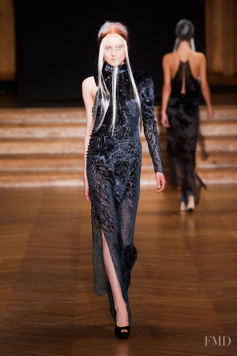 Yiqing Yin fashion show for Spring/Summer 2013