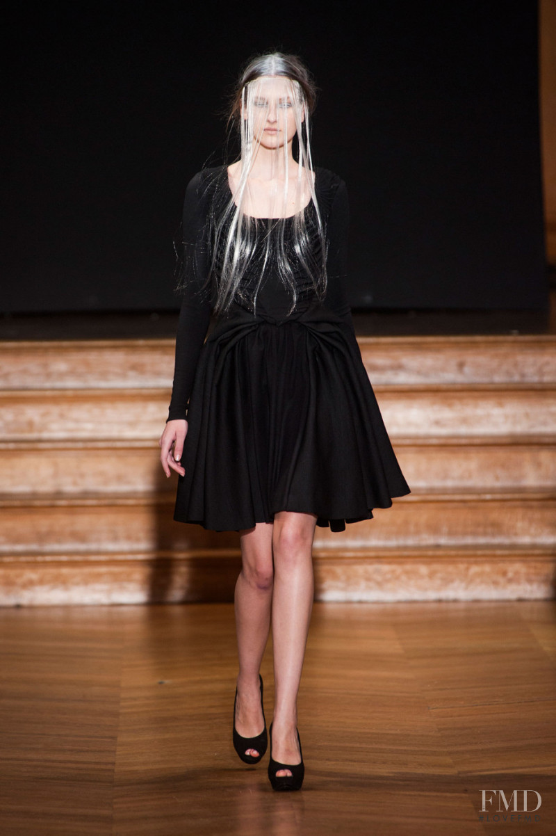 Yiqing Yin fashion show for Spring/Summer 2013