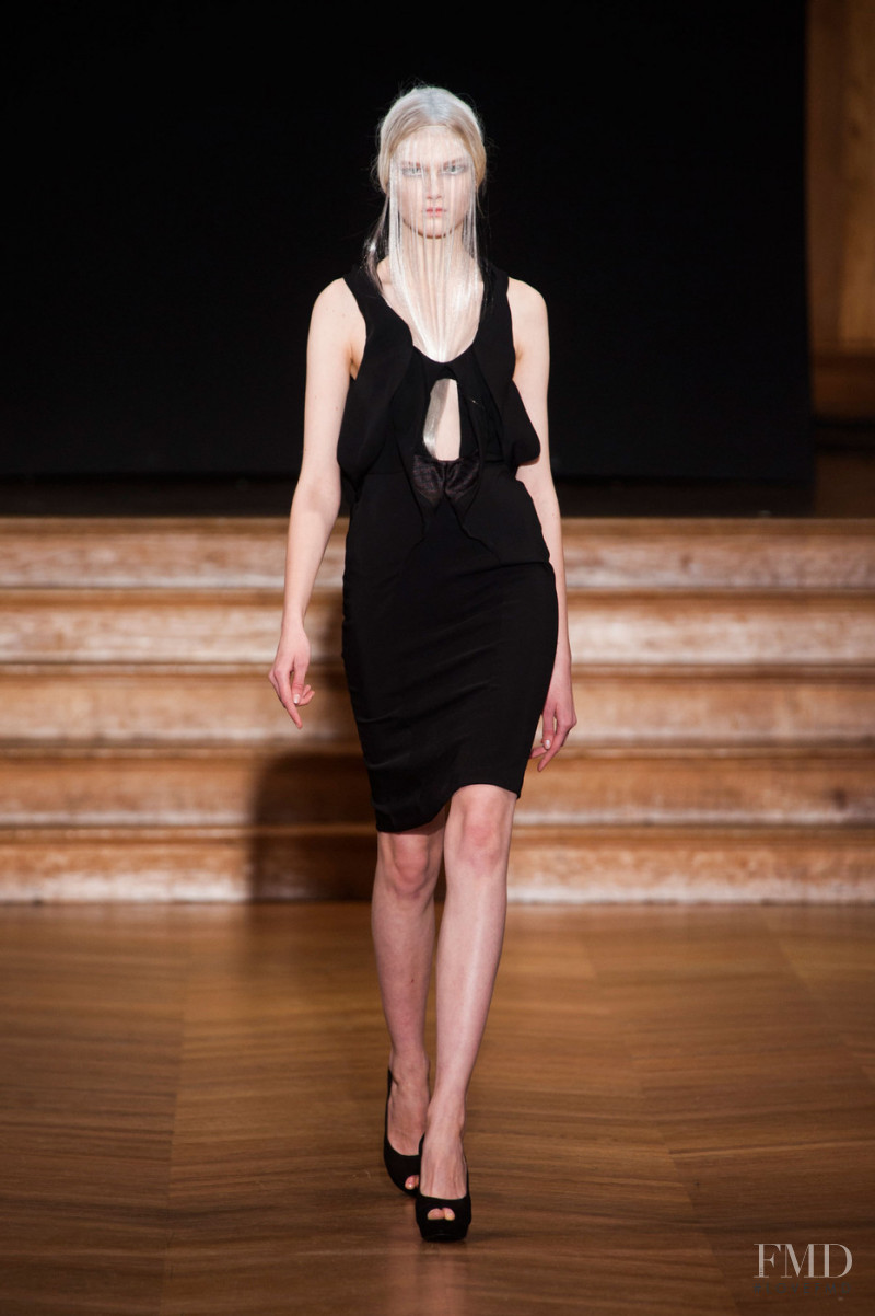 Yiqing Yin fashion show for Spring/Summer 2013