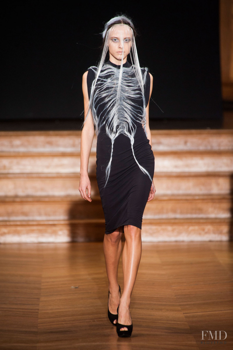 Yiqing Yin fashion show for Spring/Summer 2013
