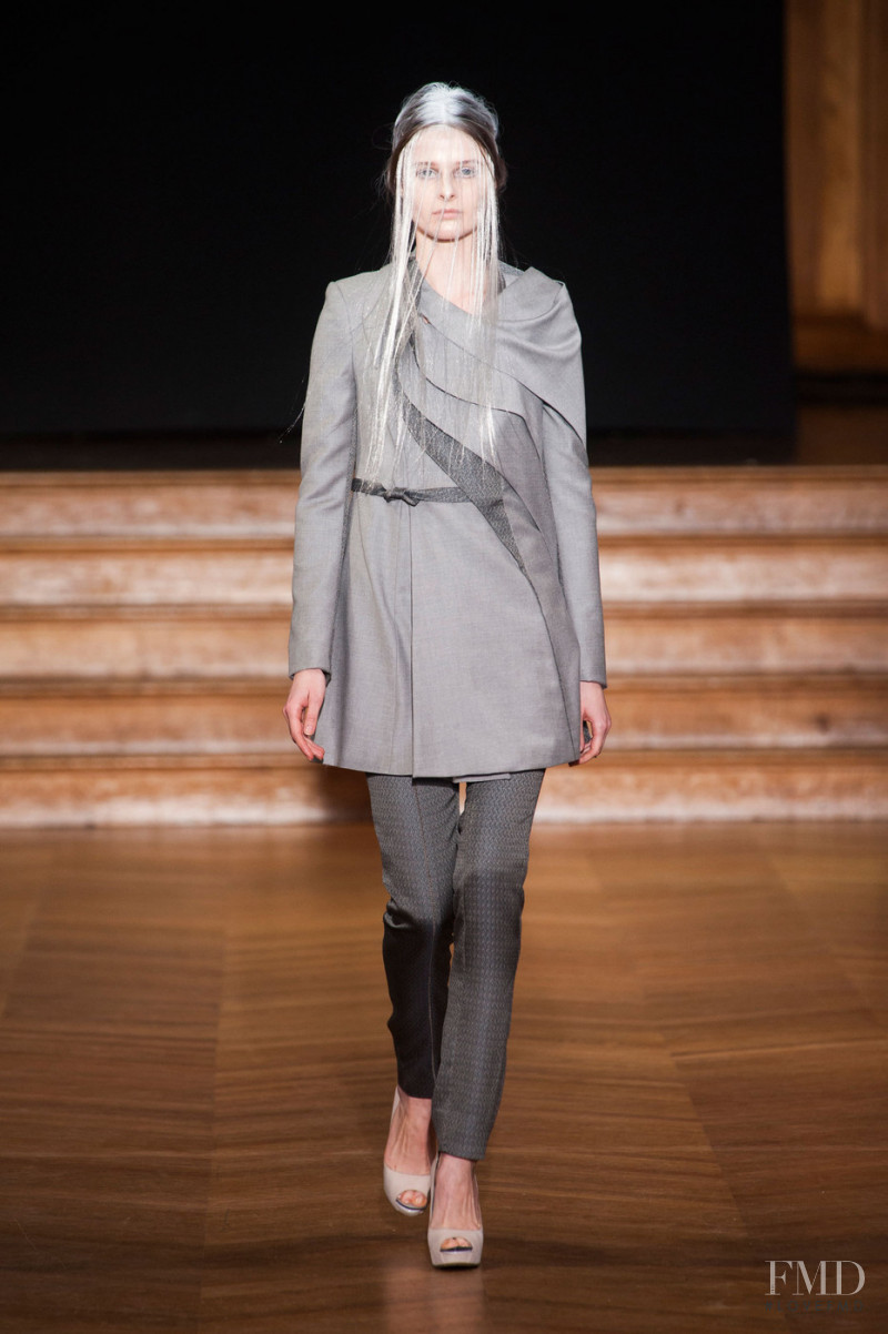 Yiqing Yin fashion show for Spring/Summer 2013