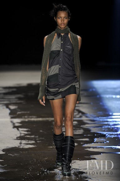 Lais Ribeiro featured in  the Redley fashion show for Autumn/Winter 2010
