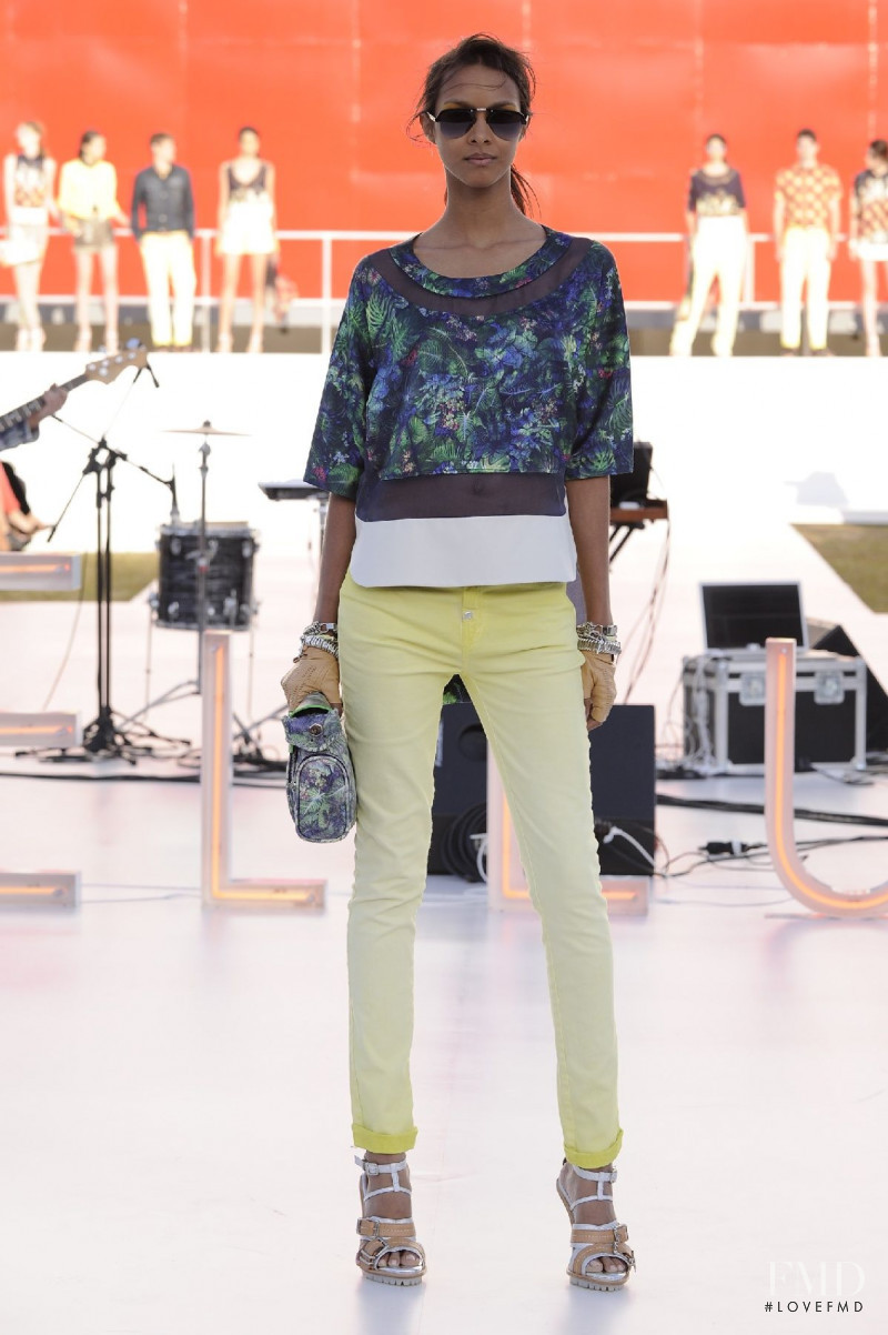 Lais Ribeiro featured in  the Ellus fashion show for Spring/Summer 2012