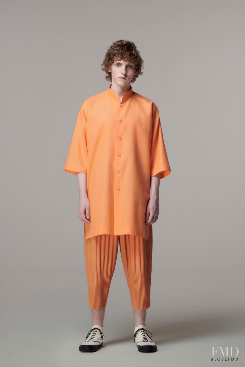 Homme Plissé Issey Miyake lookbook for Spring/Summer 2021