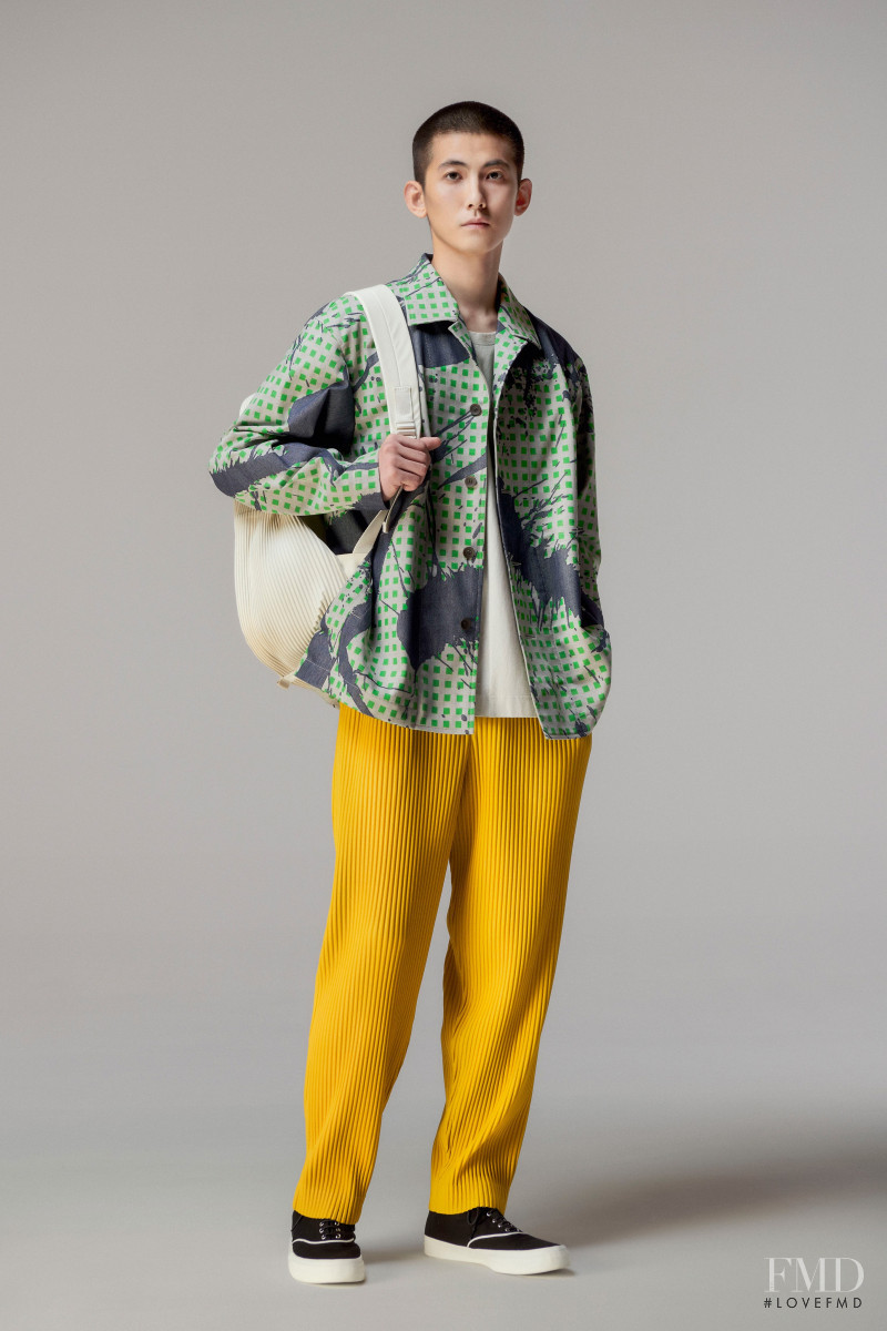 Homme Plissé Issey Miyake lookbook for Spring/Summer 2021