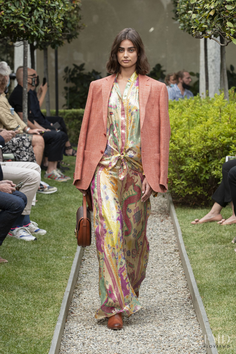 Taylor Hill featured in  the Etro fashion show for Spring/Summer 2021