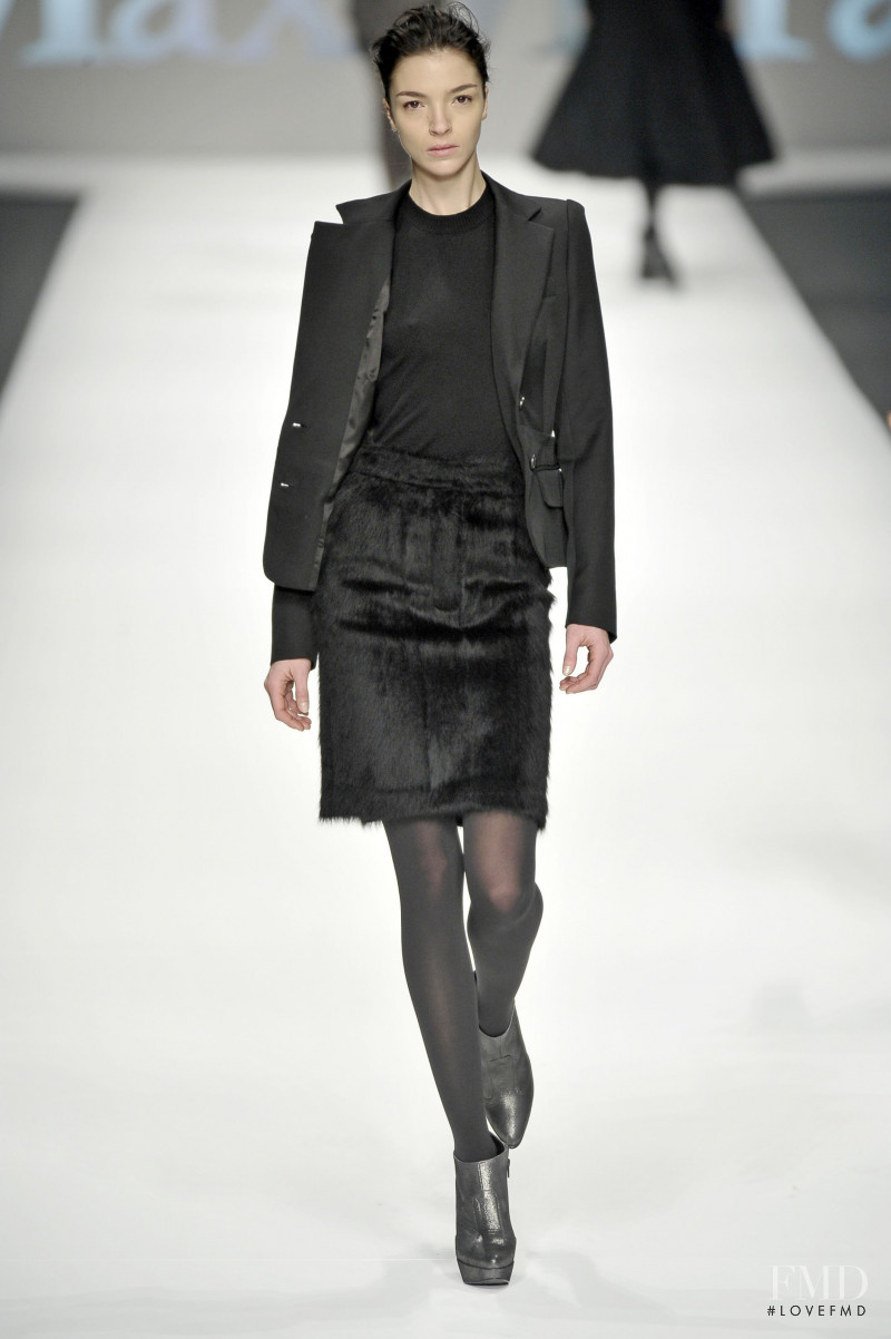 Mariacarla Boscono featured in  the Max Mara fashion show for Autumn/Winter 2008