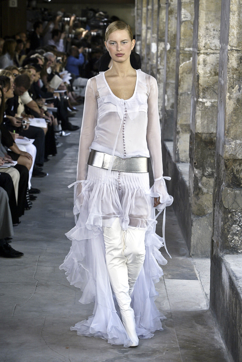 Karolina Kurkova featured in  the Chanel Haute Couture fashion show for Autumn/Winter 2003