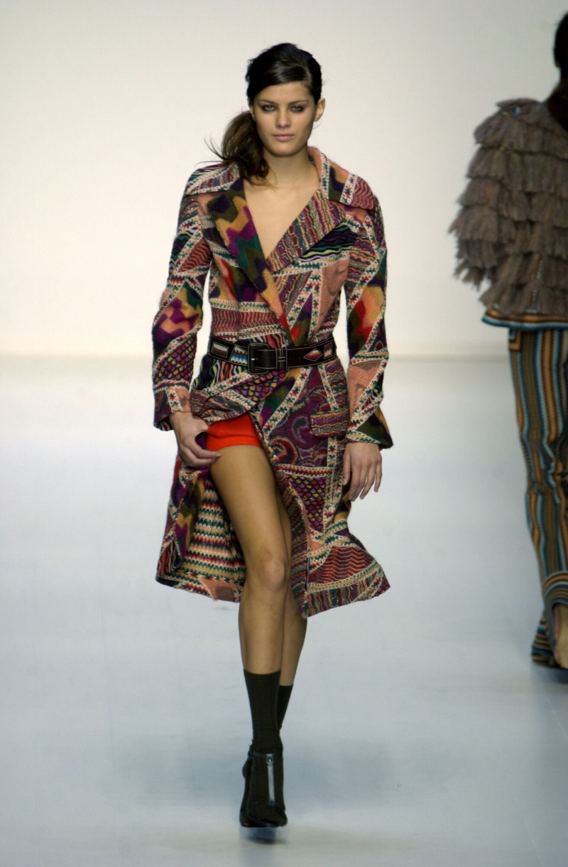 Isabeli Fontana featured in  the Missoni fashion show for Autumn/Winter 2002