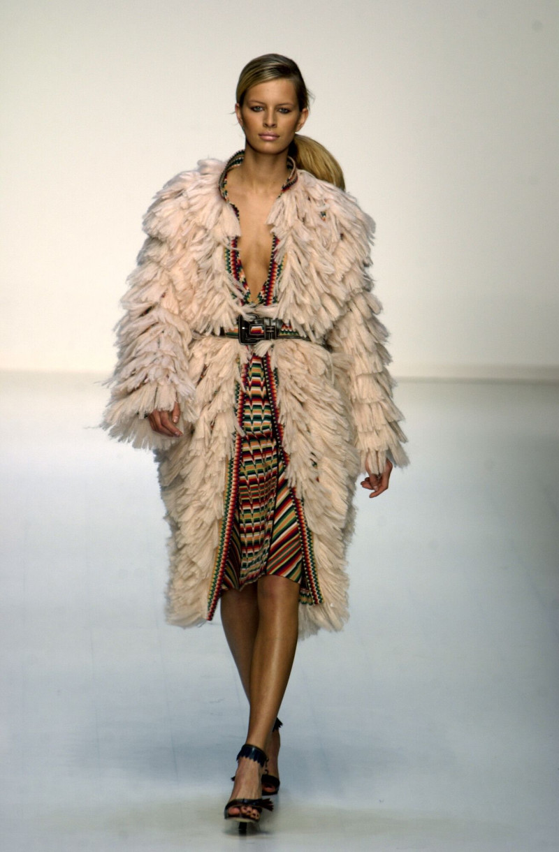 Karolina Kurkova featured in  the Missoni fashion show for Autumn/Winter 2002