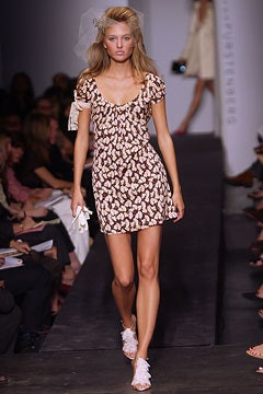 Diane Von Furstenberg fashion show for Spring/Summer 2003