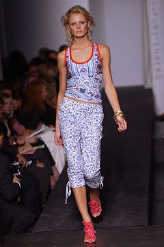 Diane Von Furstenberg fashion show for Spring/Summer 2003