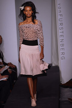 Diane Von Furstenberg fashion show for Spring/Summer 2003
