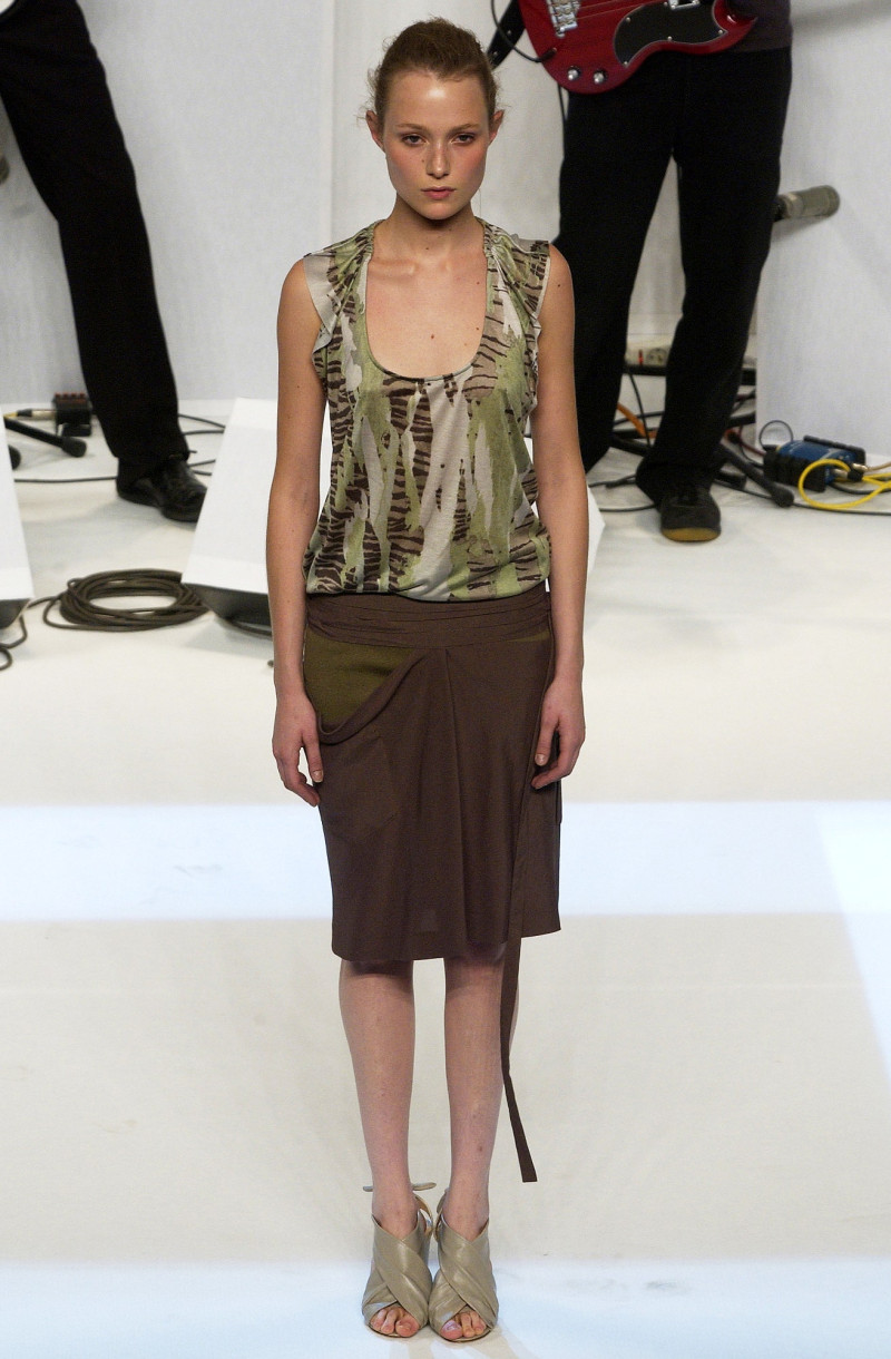 Hussein Chalayan fashion show for Spring/Summer 2003