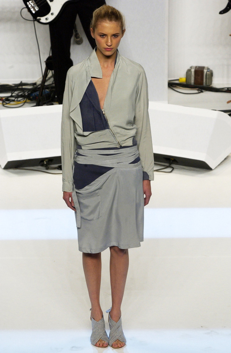 Hussein Chalayan fashion show for Spring/Summer 2003