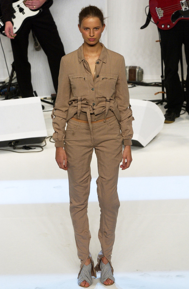 Hussein Chalayan fashion show for Spring/Summer 2003