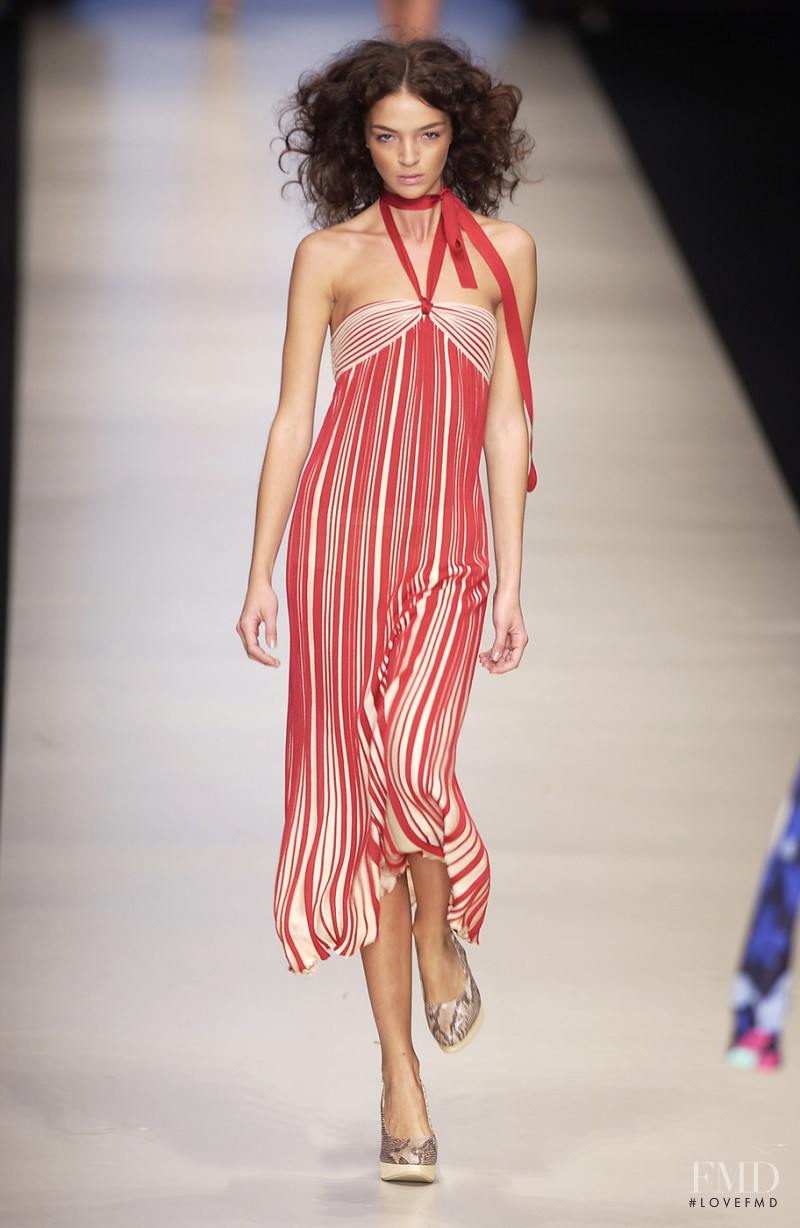 Mariacarla Boscono featured in  the Missoni fashion show for Spring/Summer 2004