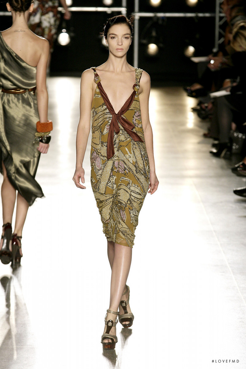 Mariacarla Boscono featured in  the Aquilano.Rimondi fashion show for Spring/Summer 2009
