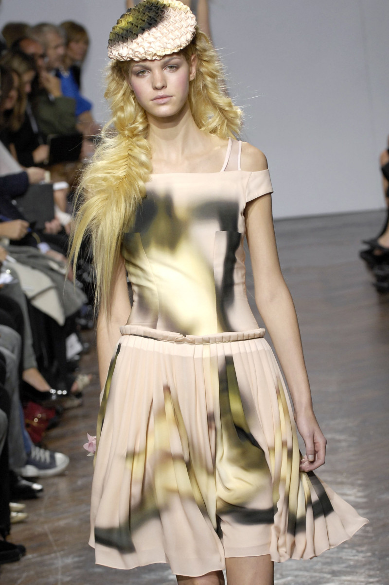 Erin Heatherton featured in  the Giles fashion show for Spring/Summer 2008