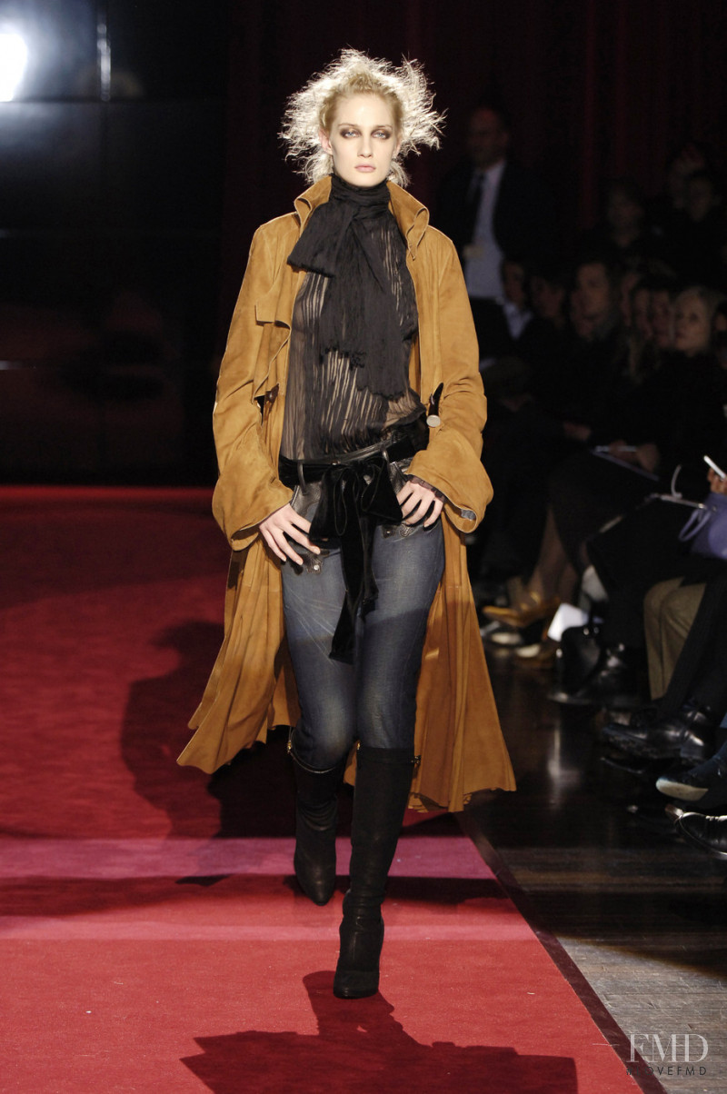 Gianfranco Ferré fashion show for Autumn/Winter 2006