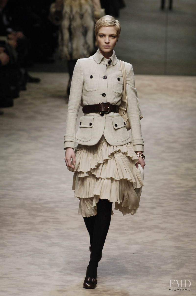 Mariacarla Boscono featured in  the Burberry fashion show for Autumn/Winter 2006
