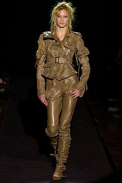 Gianfranco Ferré fashion show for Autumn/Winter 2003