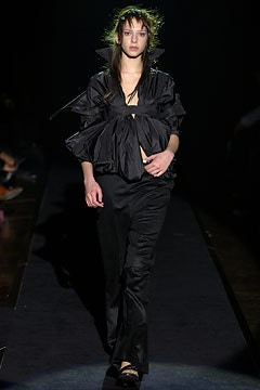 Gianfranco Ferré fashion show for Autumn/Winter 2003