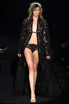 Gianfranco Ferré fashion show for Autumn/Winter 2003
