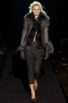 Gianfranco Ferré fashion show for Autumn/Winter 2003