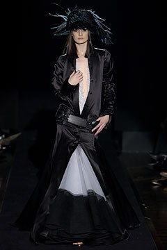 Gianfranco Ferré fashion show for Autumn/Winter 2003