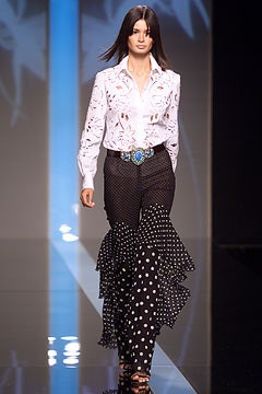 Valentino fashion show for Spring/Summer 2002