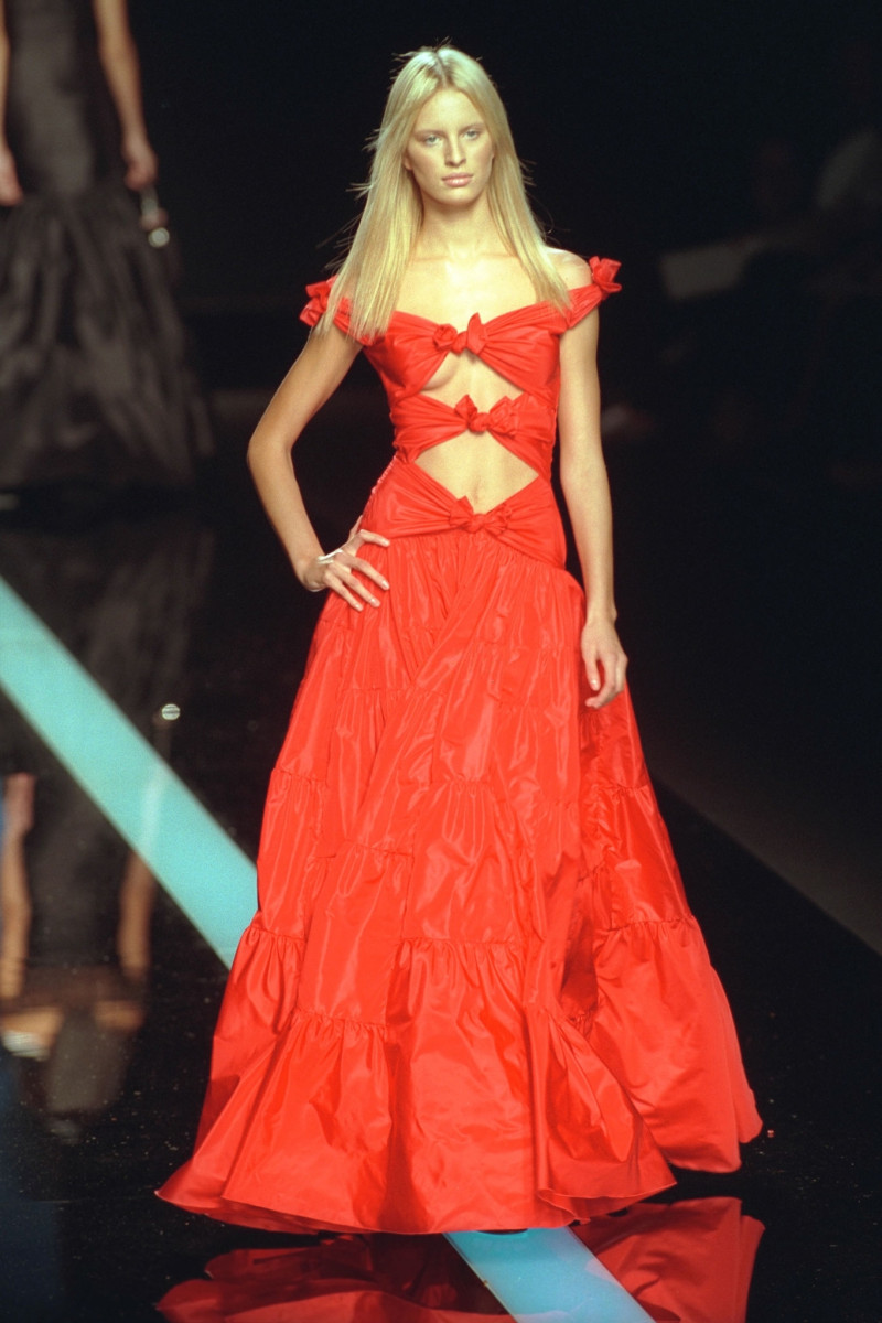 Karolina Kurkova featured in  the Valentino fashion show for Spring/Summer 2002