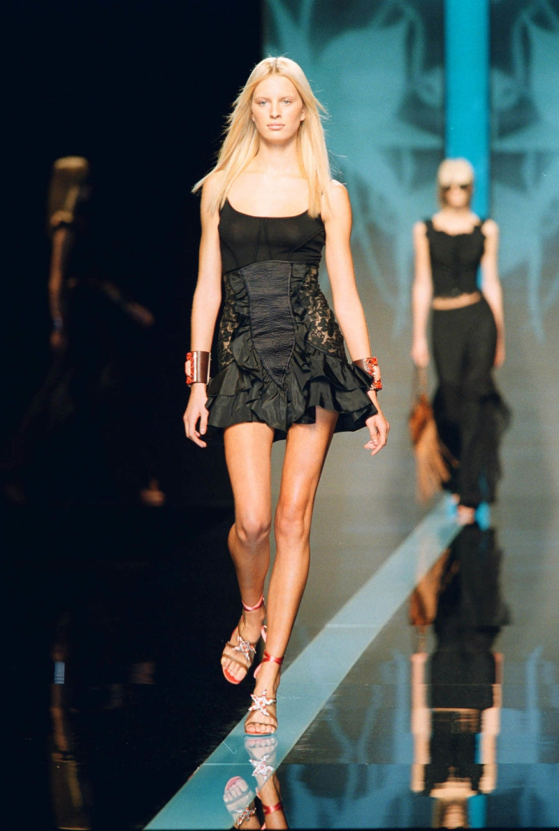 Karolina Kurkova featured in  the Valentino fashion show for Spring/Summer 2002