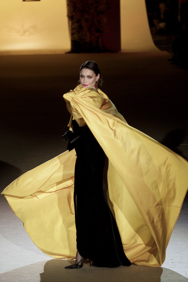 Saint Laurent fashion show for Spring/Summer 2002