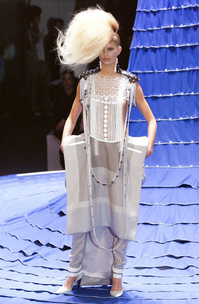 Karolina Kurkova featured in  the Louis Feraud fashion show for Spring/Summer 2002