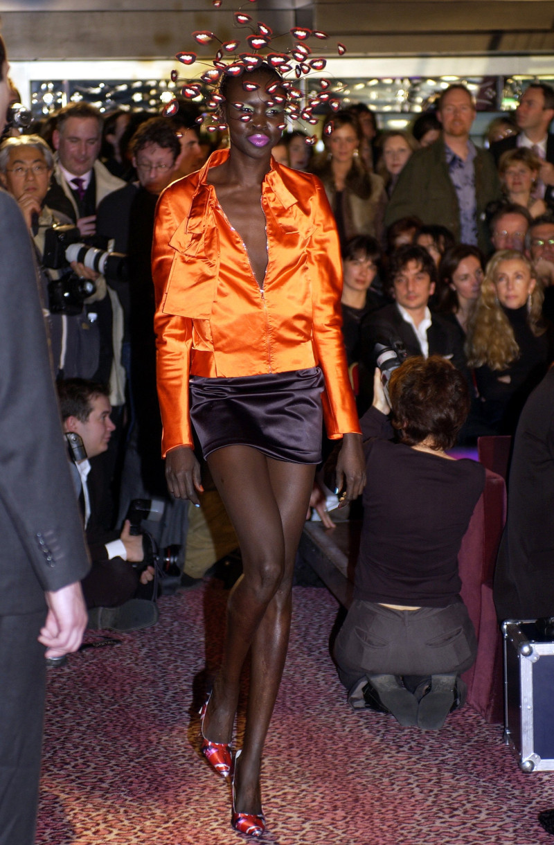 Philip Treacy London fashion show for Spring/Summer 2003