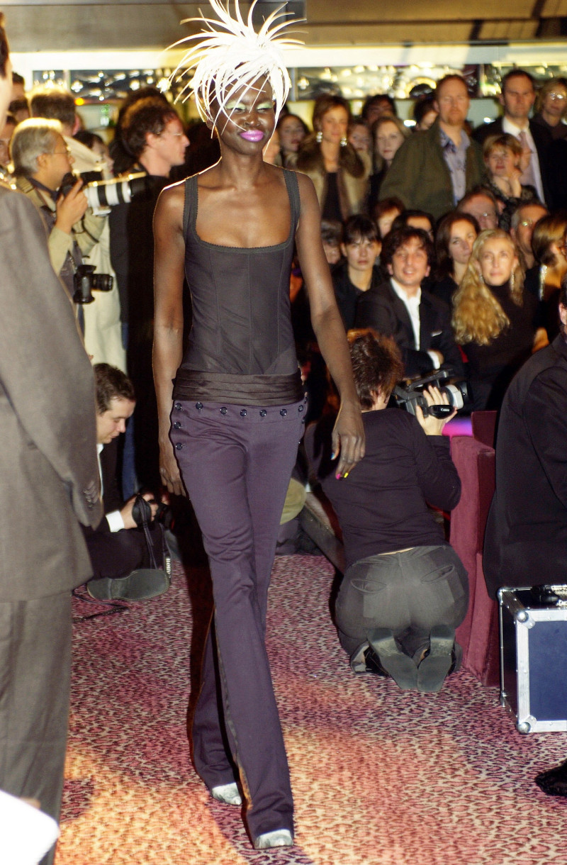 Philip Treacy London fashion show for Spring/Summer 2003