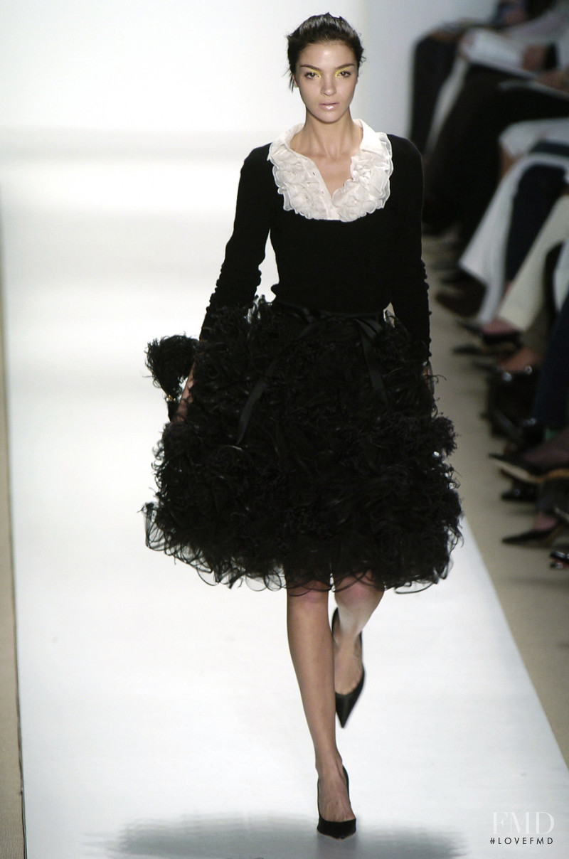 Mariacarla Boscono featured in  the Oscar de la Renta fashion show for Autumn/Winter 2004