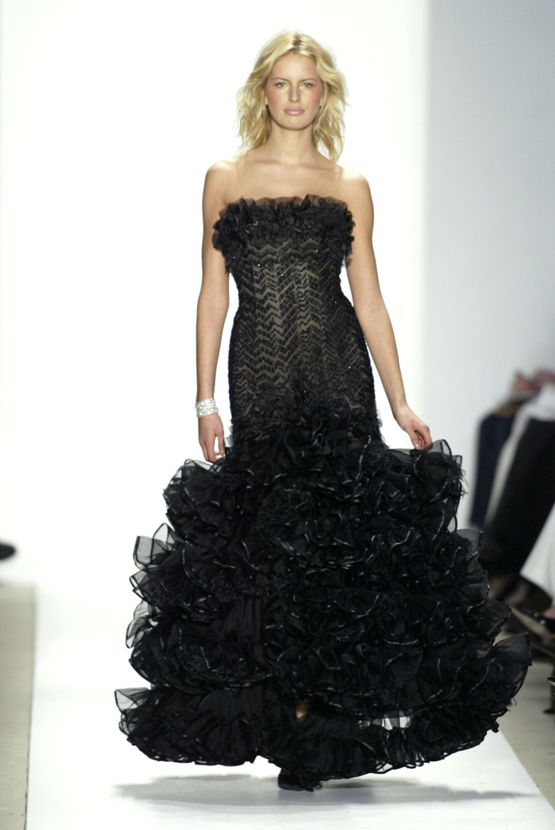 Karolina Kurkova featured in  the Oscar de la Renta fashion show for Autumn/Winter 2004