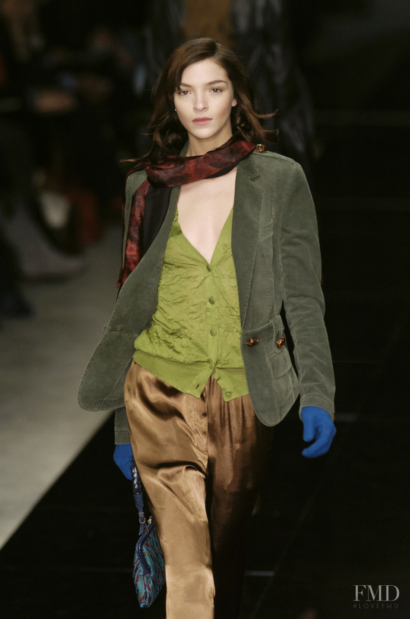 Mariacarla Boscono featured in  the Burberry Prorsum fashion show for Autumn/Winter 2004