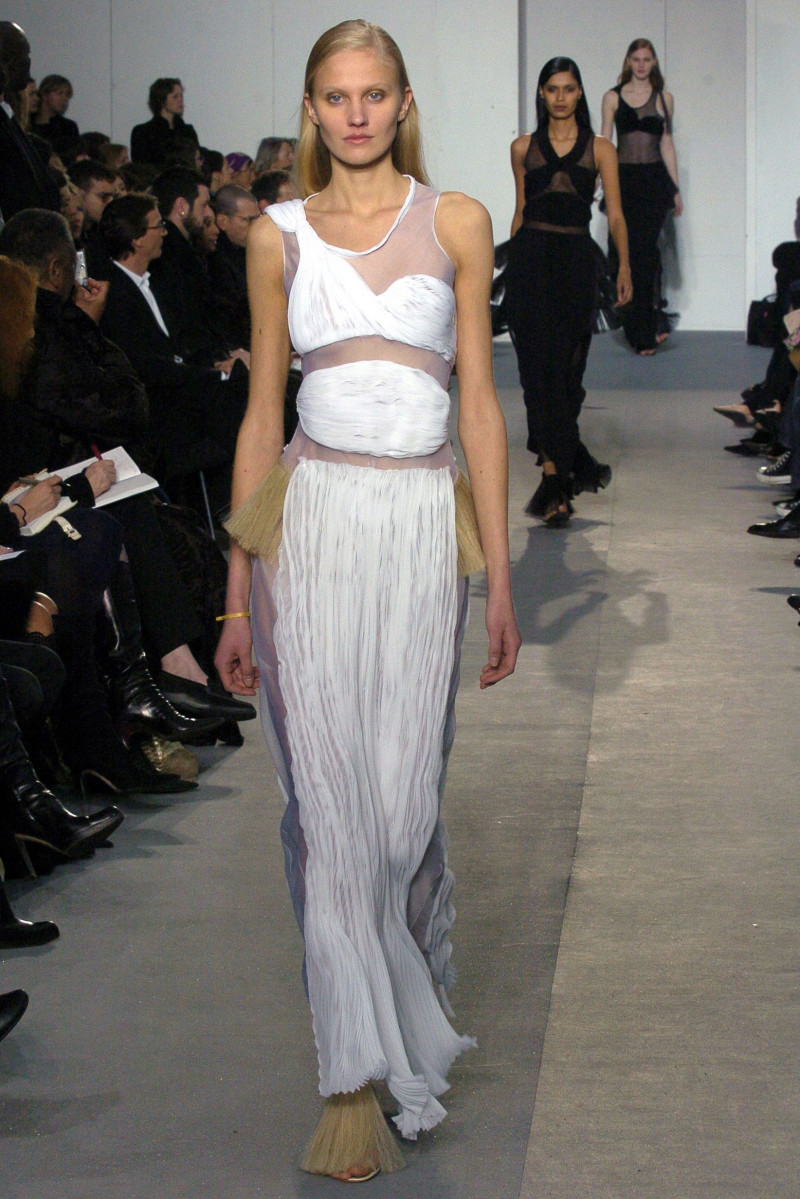 Helmut Lang fashion show for Autumn/Winter 2004