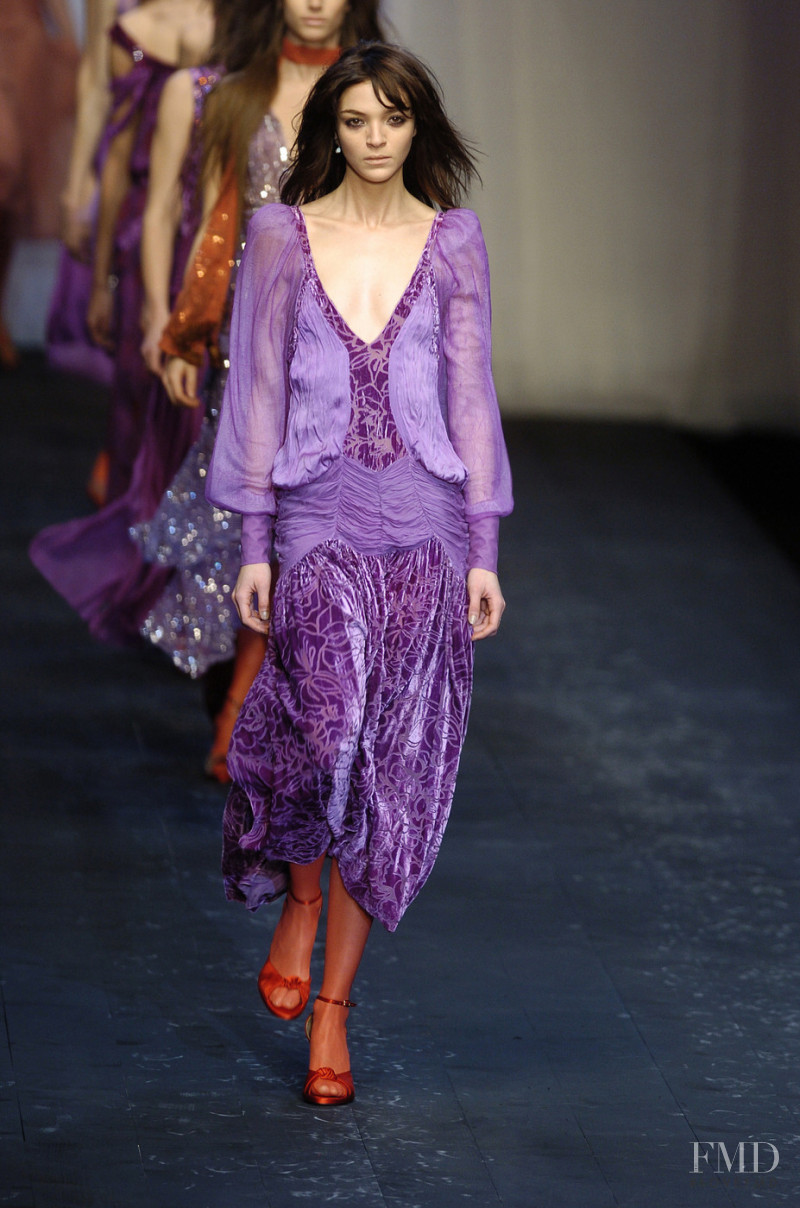 Mariacarla Boscono featured in  the Anna Molinari fashion show for Autumn/Winter 2004