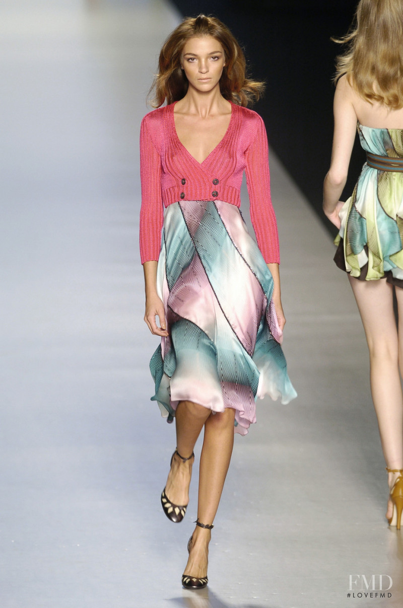 Mariacarla Boscono featured in  the Missoni fashion show for Spring/Summer 2005