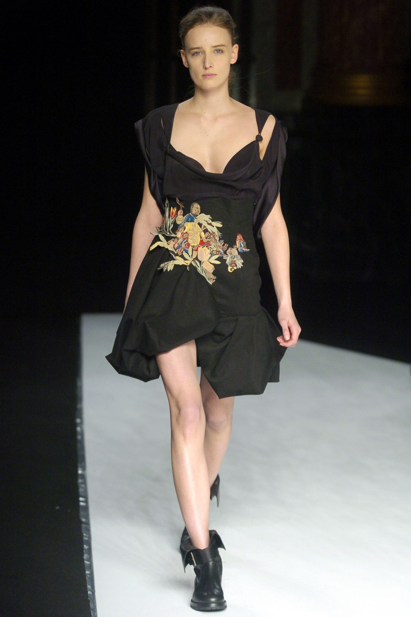Hussein Chalayan fashion show for Autumn/Winter 2004