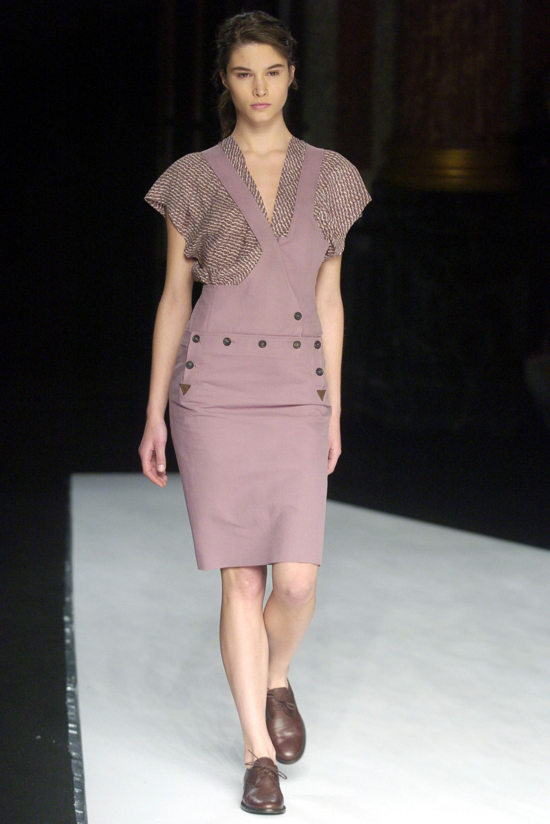 Hussein Chalayan fashion show for Autumn/Winter 2004