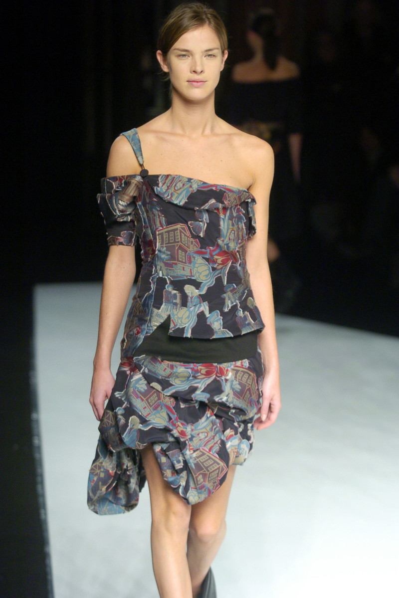 Hussein Chalayan fashion show for Autumn/Winter 2004